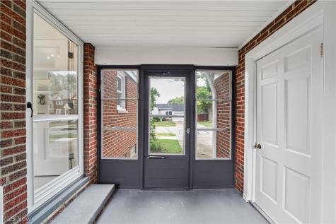 1293 Avondale Road South Euclid OH 44121