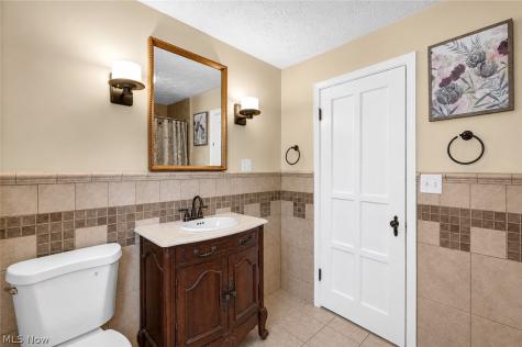 16005 Throckley Avenue Cleveland OH 44128