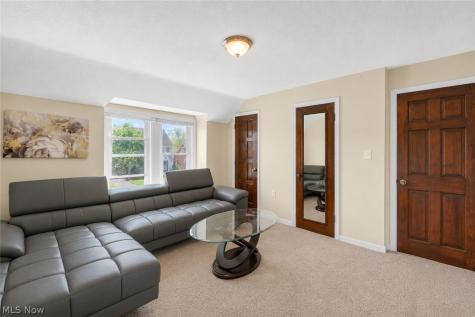 16005 Throckley Avenue Cleveland OH 44128