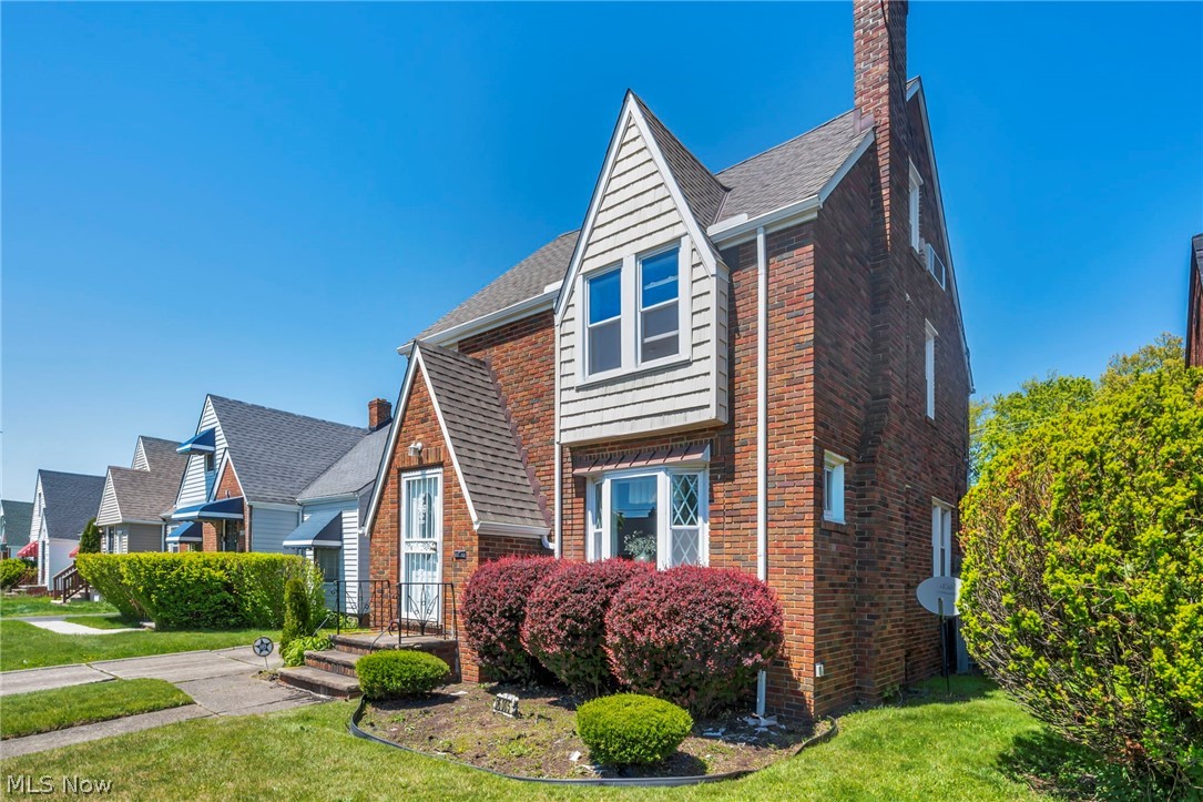 16005 Throckley Avenue Cleveland OH 44128