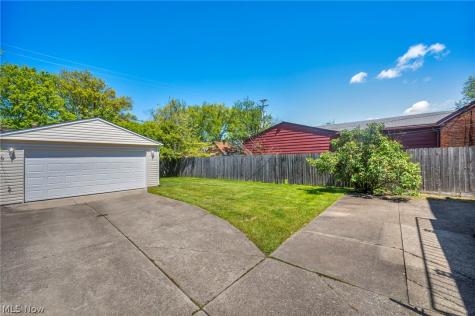 16005 Throckley Avenue Cleveland OH 44128