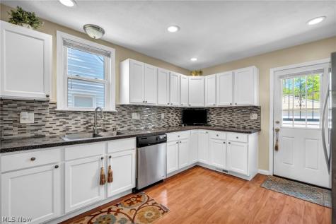 16005 Throckley Avenue Cleveland OH 44128
