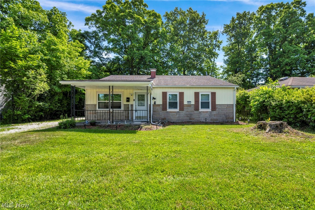 1863 Deerfield Avenue SW Warren OH 44485