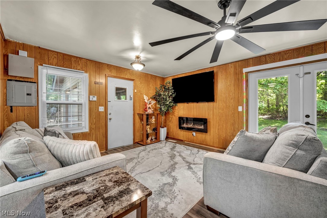 1863 Deerfield Avenue SW Warren OH 44485
