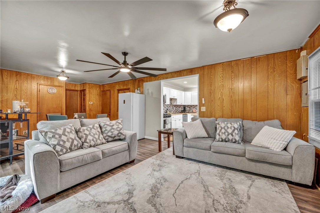 1863 Deerfield Avenue SW Warren OH 44485