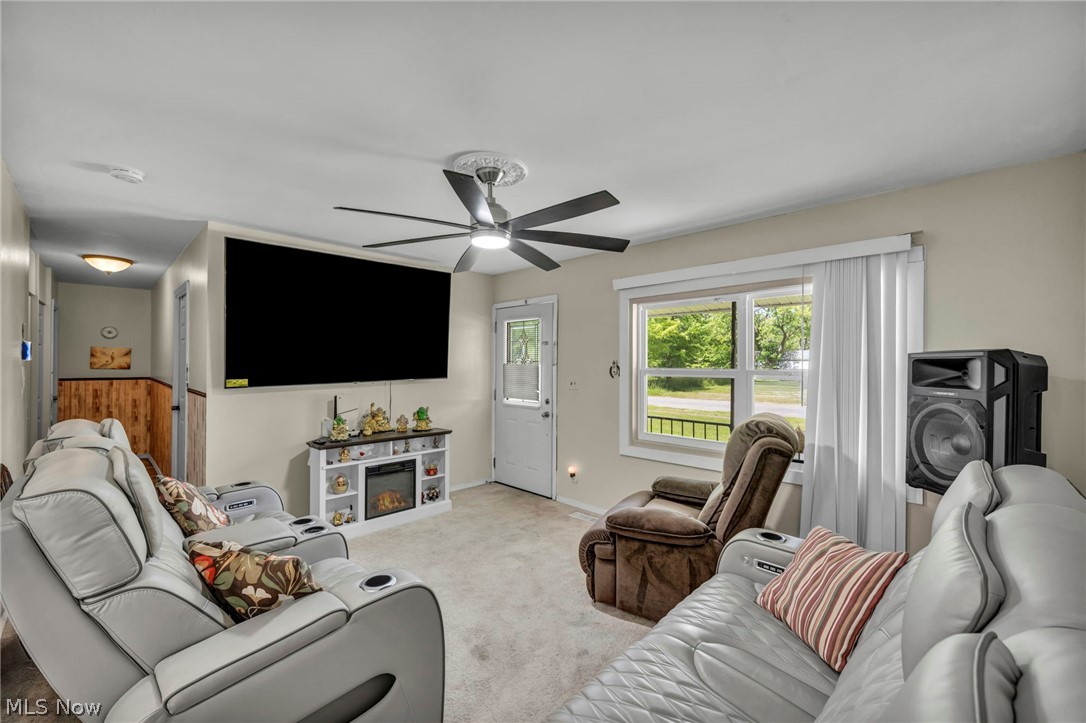 1863 Deerfield Avenue SW Warren OH 44485