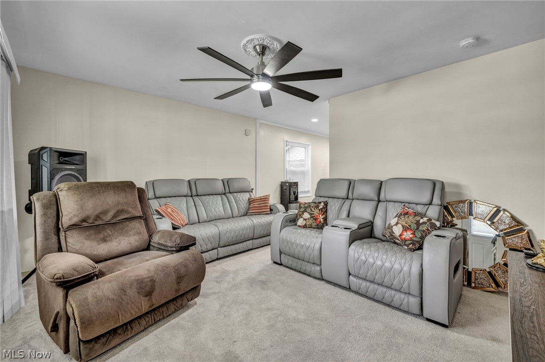 1863 Deerfield Avenue SW Warren OH 44485