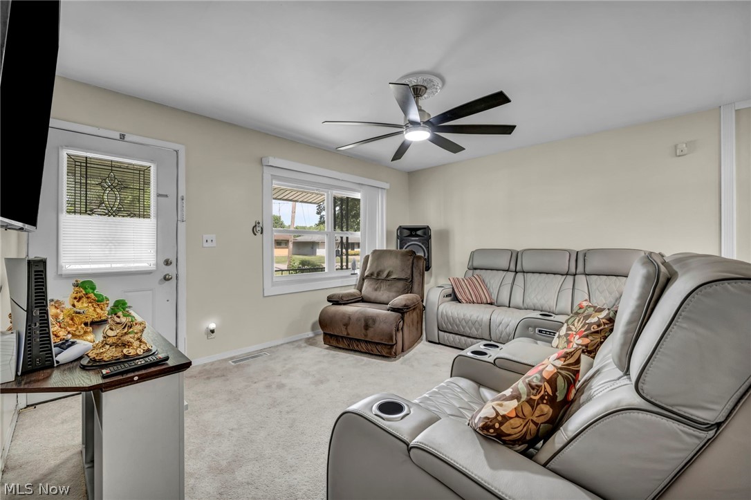 1863 Deerfield Avenue SW Warren OH 44485