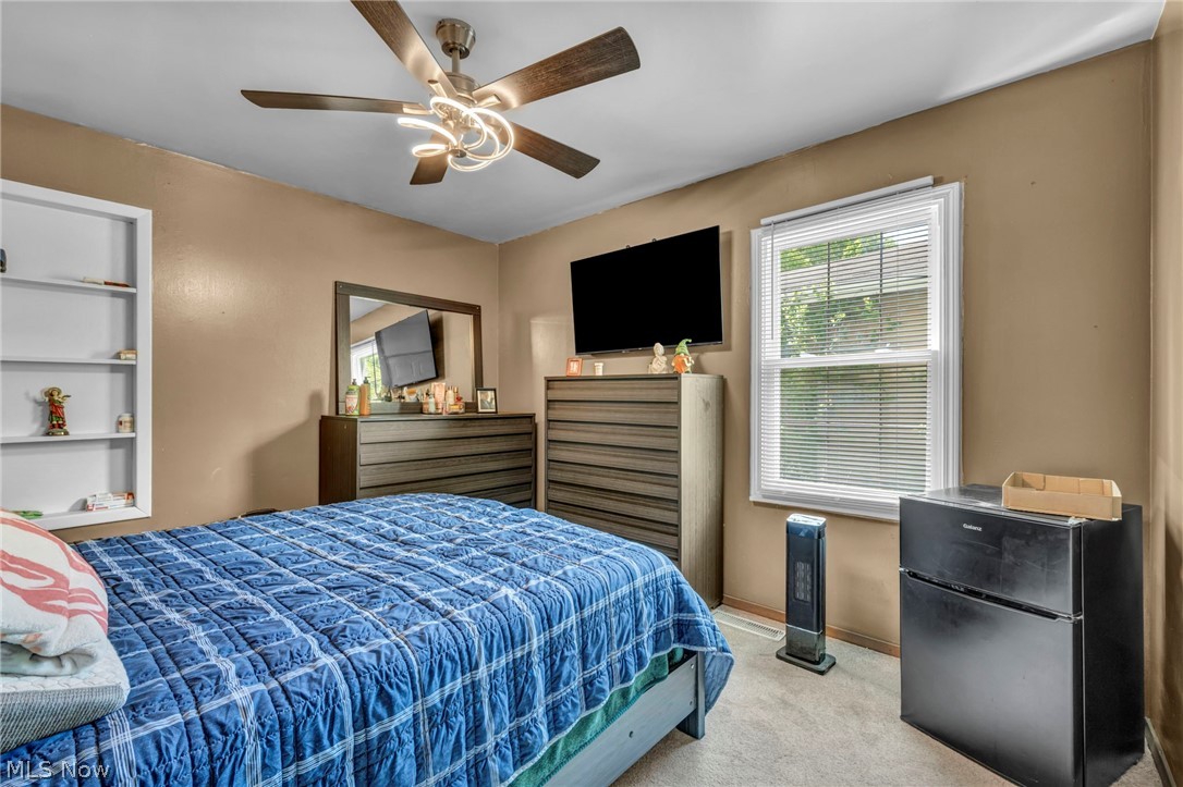 1863 Deerfield Avenue SW Warren OH 44485