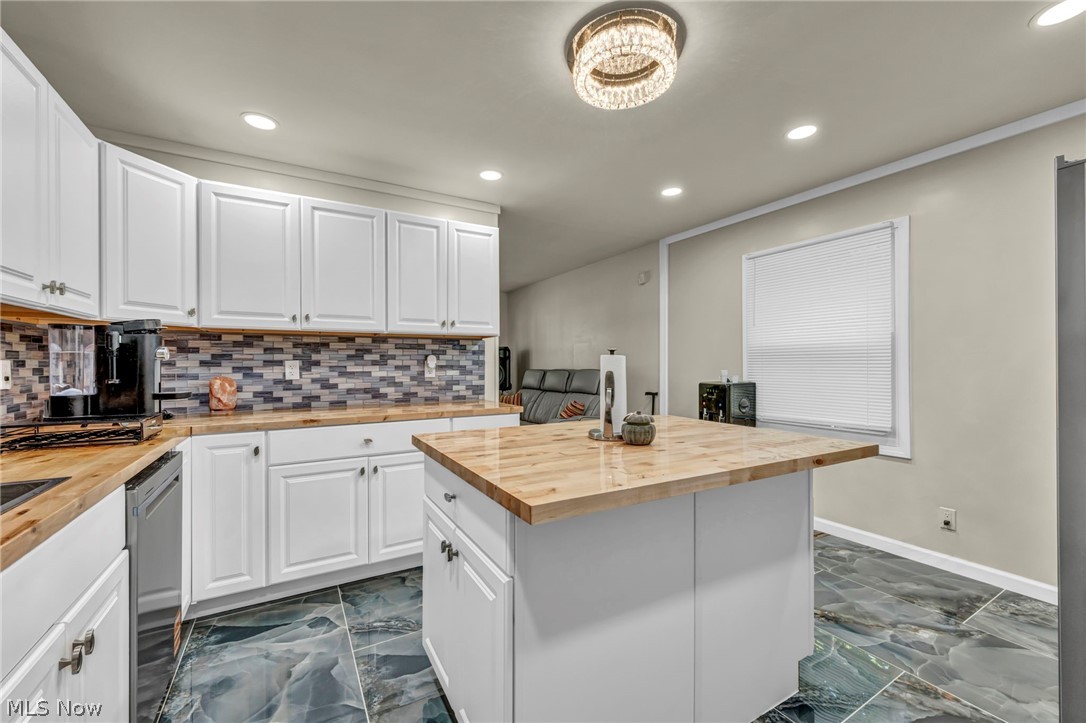 1863 Deerfield Avenue SW Warren OH 44485