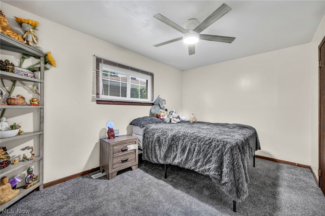 1863 Deerfield Avenue SW Warren OH 44485