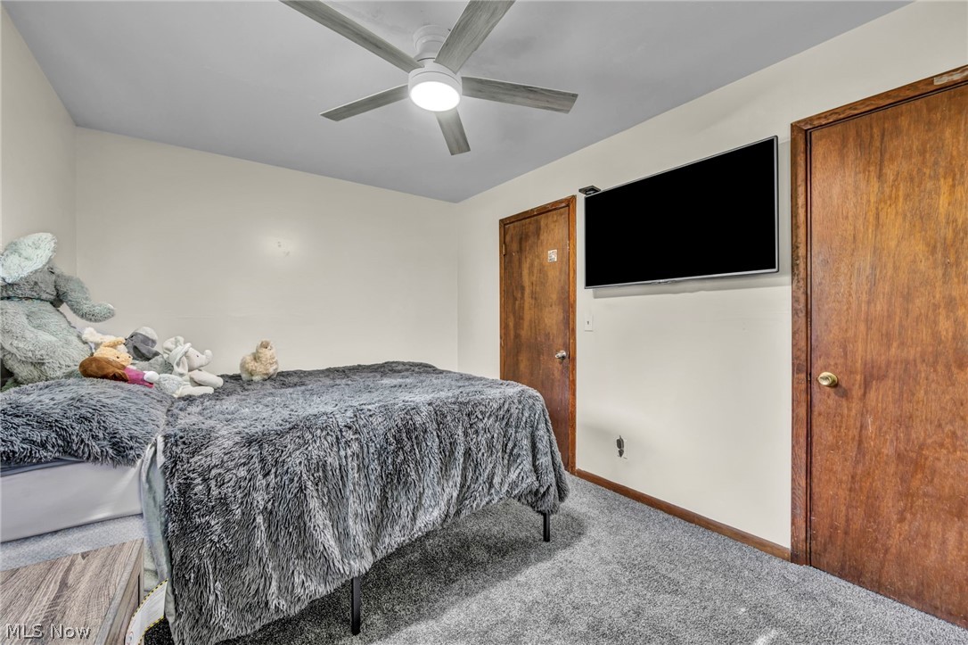 1863 Deerfield Avenue SW Warren OH 44485