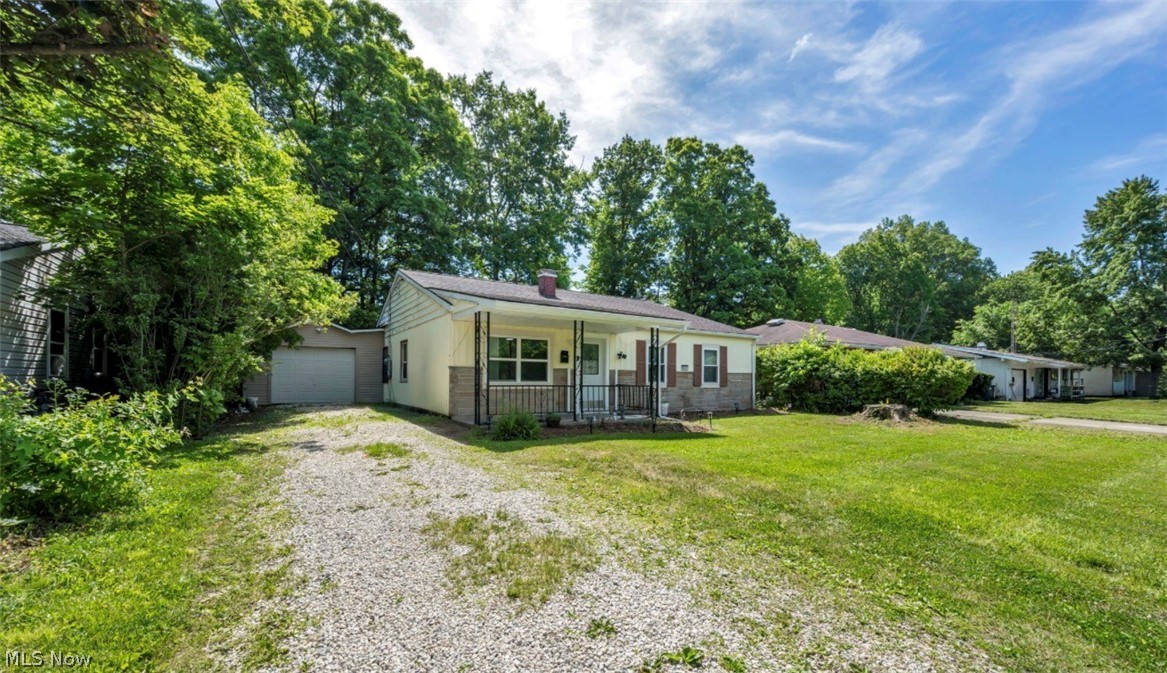 1863 Deerfield Avenue SW Warren OH 44485