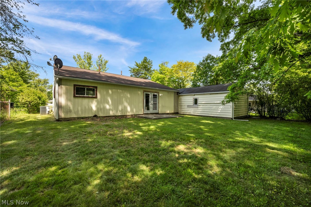 1863 Deerfield Avenue SW Warren OH 44485