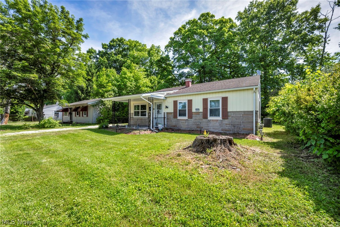 1863 Deerfield Avenue SW Warren OH 44485