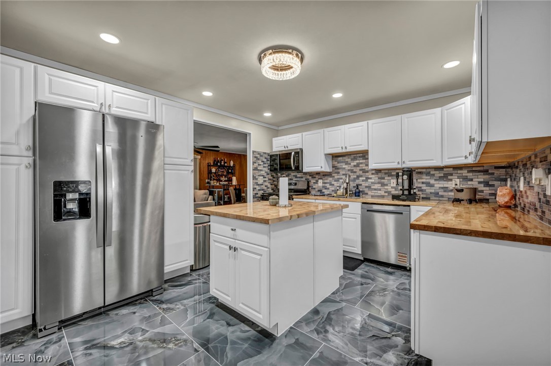 1863 Deerfield Avenue SW Warren OH 44485