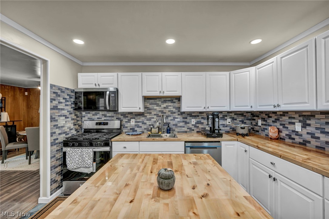 1863 Deerfield Avenue SW Warren OH 44485