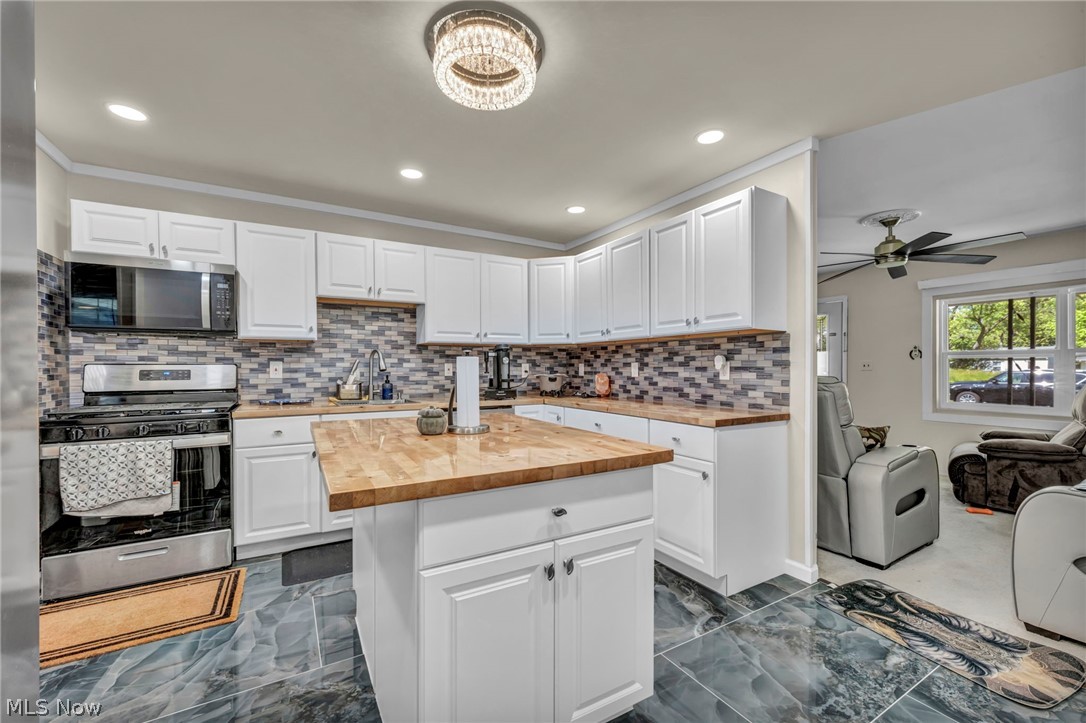 1863 Deerfield Avenue SW Warren OH 44485