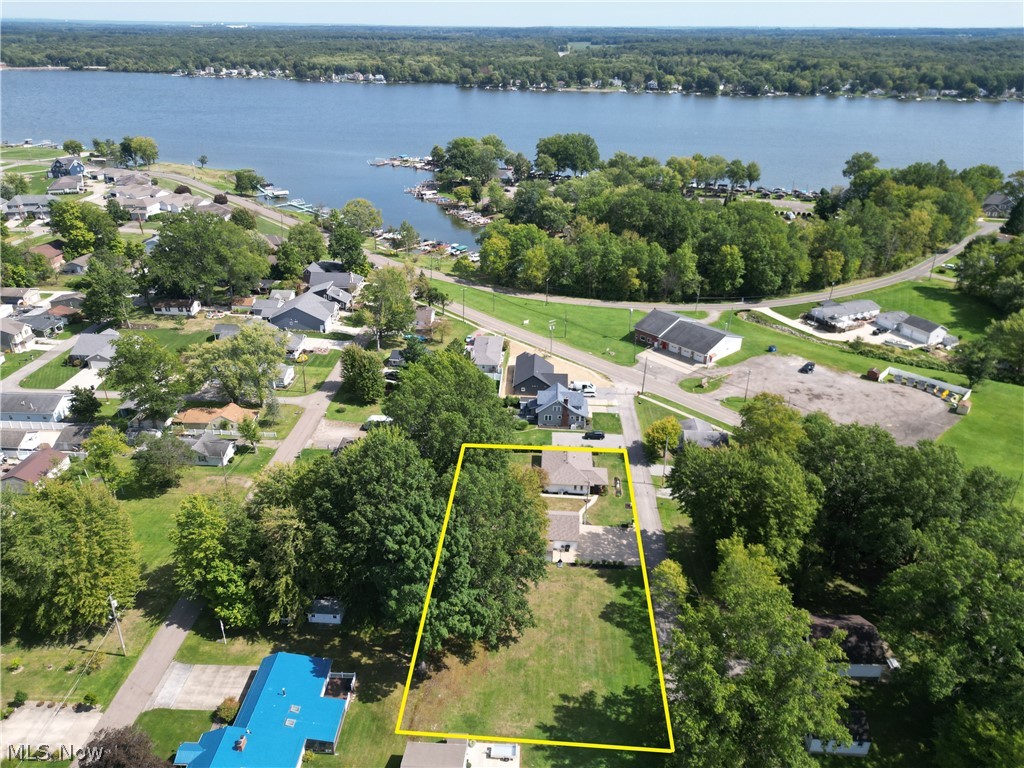 17512 Lundys Lane Lake Milton OH 44429