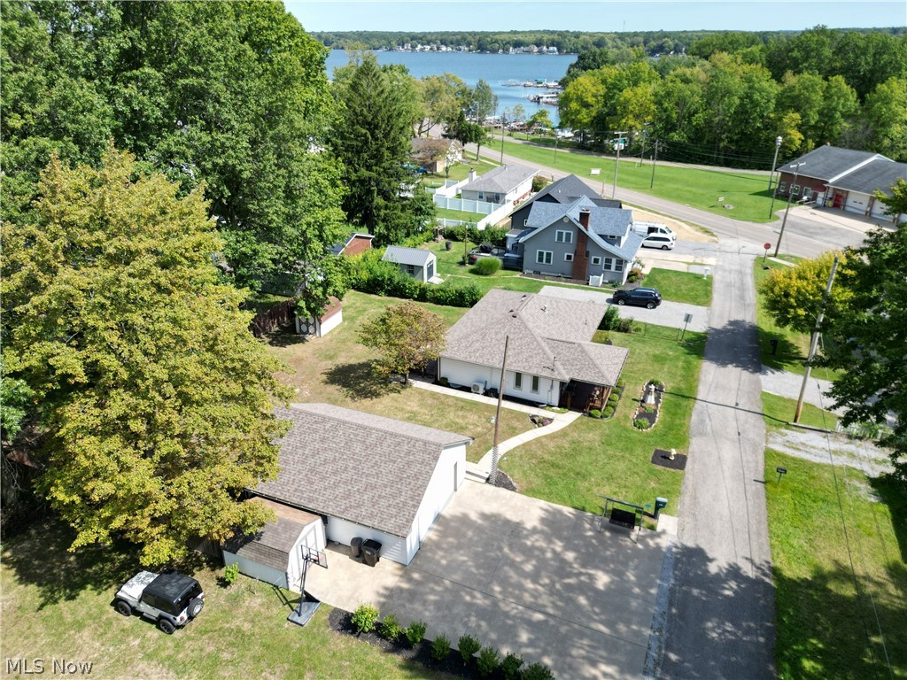17512 Lundys Lane Lake Milton OH 44429