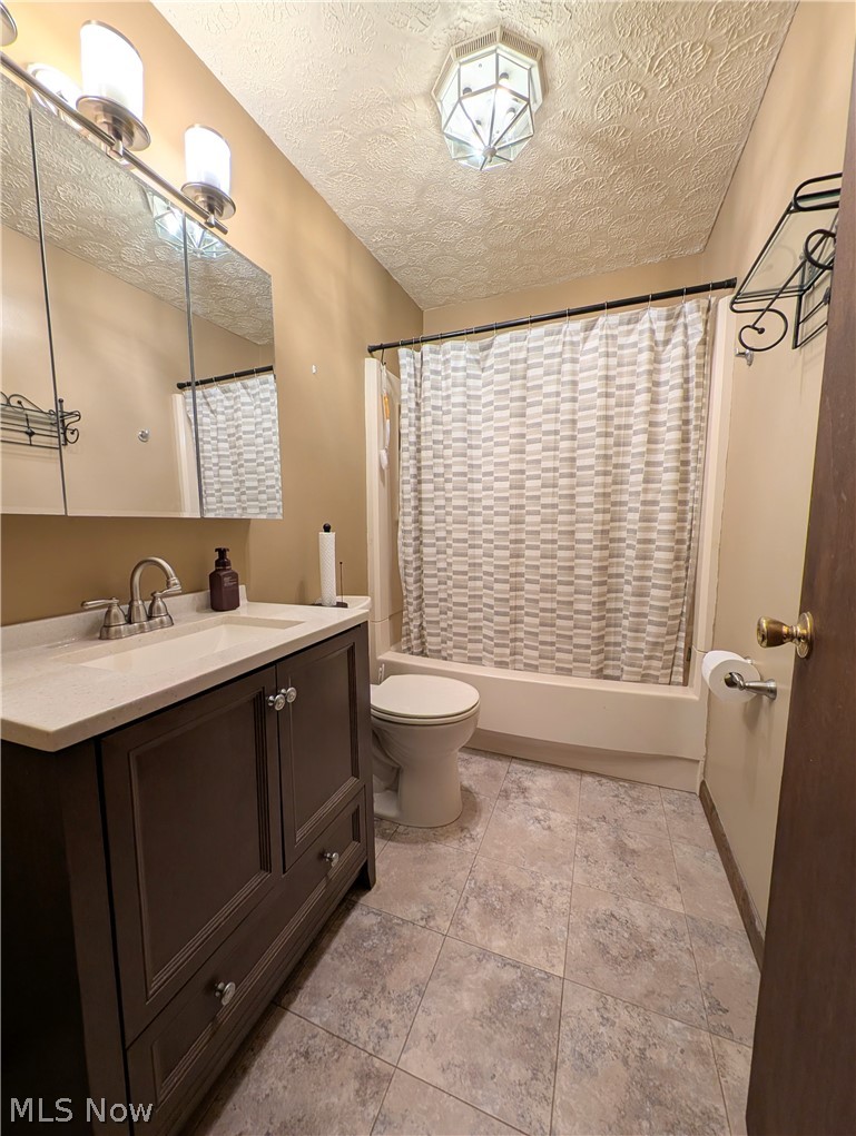 17512 Lundys Lane Lake Milton OH 44429
