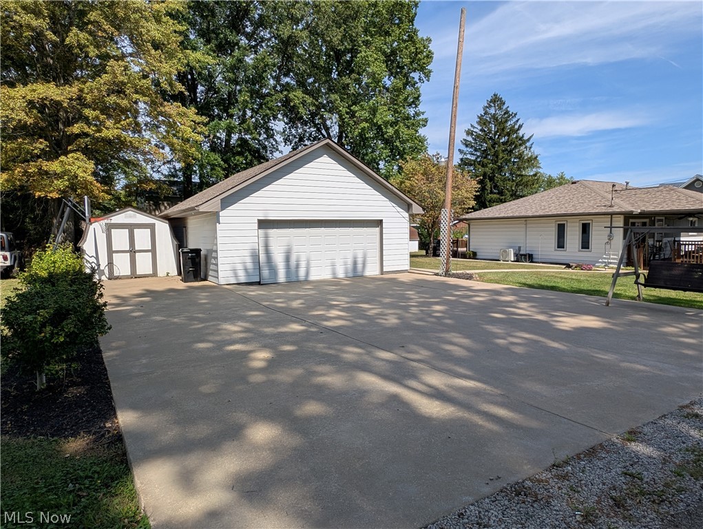 17512 Lundys Lane Lake Milton OH 44429