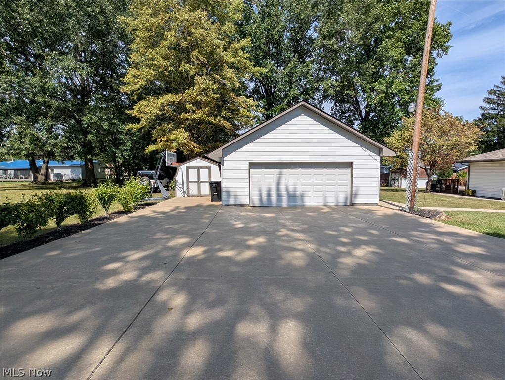 17512 Lundys Lane Lake Milton OH 44429