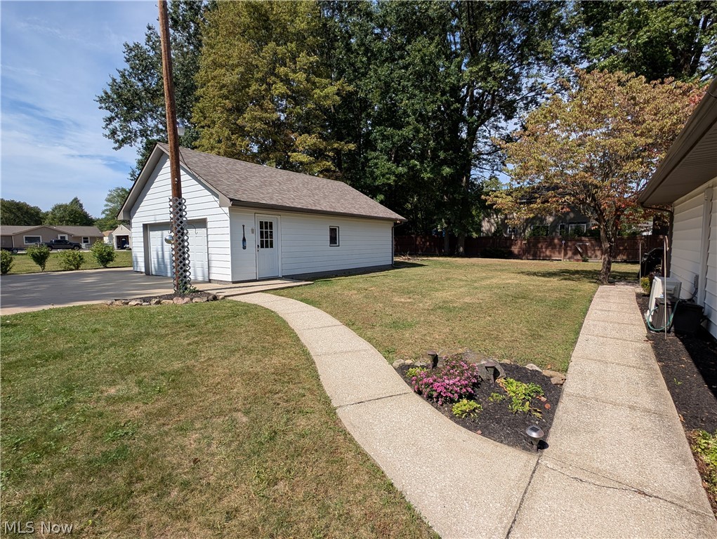 17512 Lundys Lane Lake Milton OH 44429