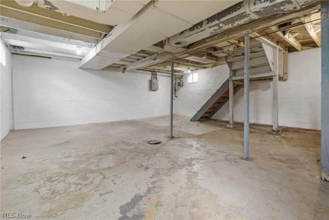 558 Nash Street Akron OH 44306