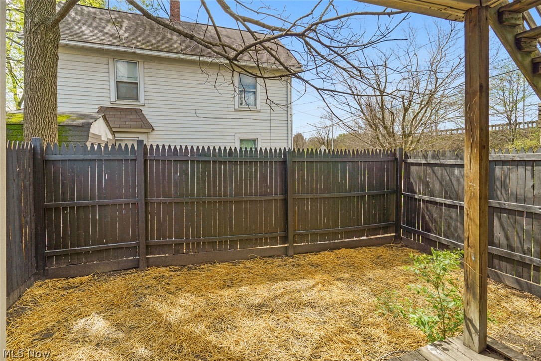 558 Nash Street Akron OH 44306