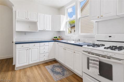 558 Nash Street Akron OH 44306