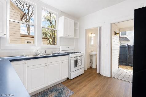 558 Nash Street Akron OH 44306
