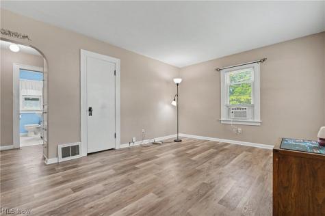 1037 Park Avenue Ravenna OH 44266