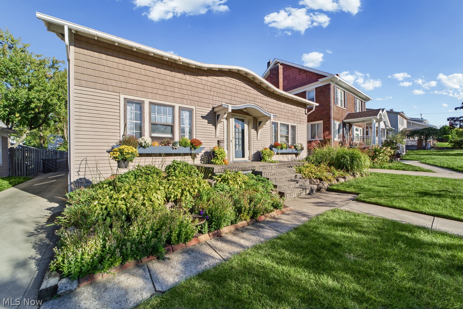 1653 Chesterland Avenue Lakewood OH 44107