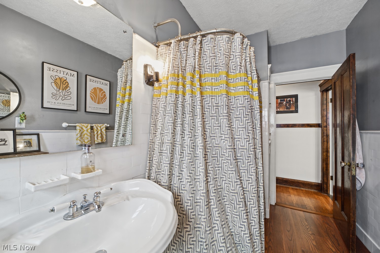 1653 Chesterland Avenue Lakewood OH 44107