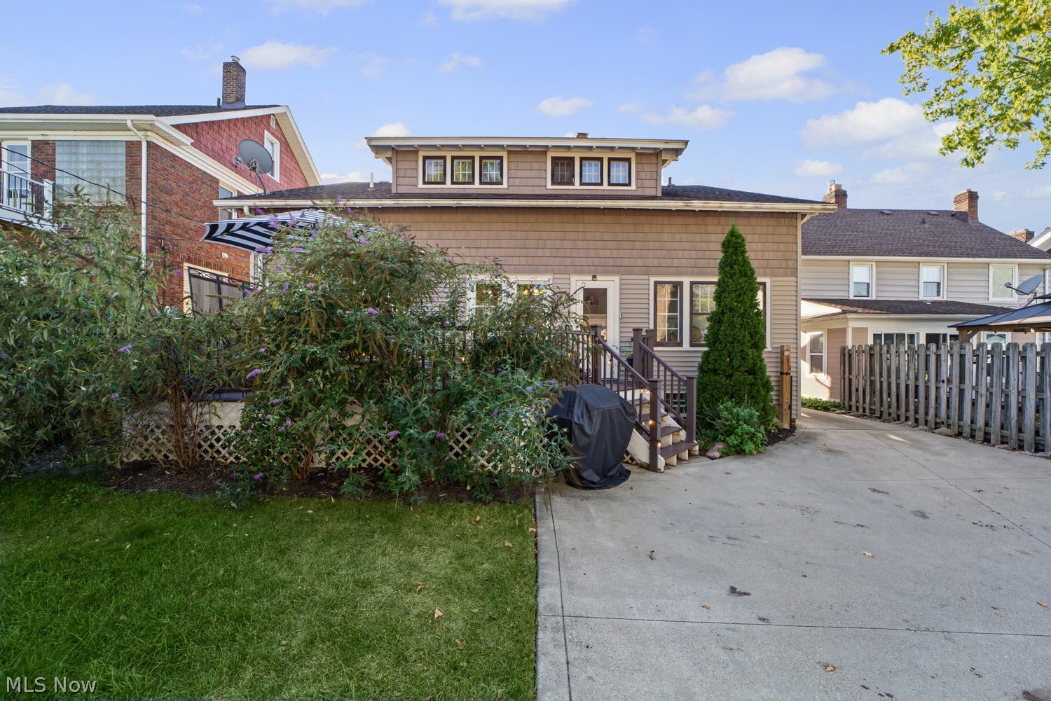 1653 Chesterland Avenue Lakewood OH 44107