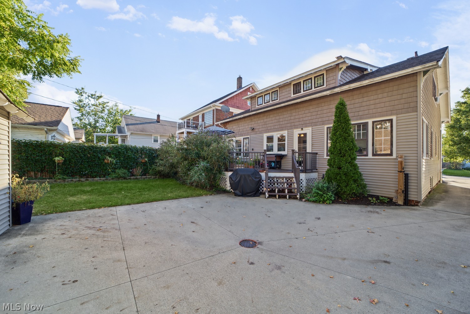 1653 Chesterland Avenue Lakewood OH 44107