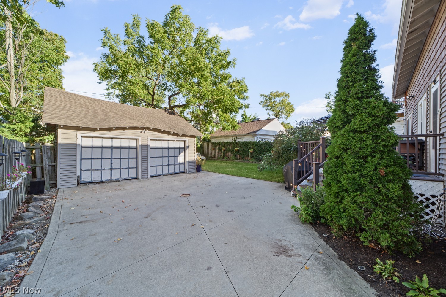 1653 Chesterland Avenue Lakewood OH 44107