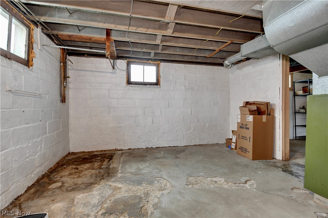 121 2nd Street SE Brewster OH 44613