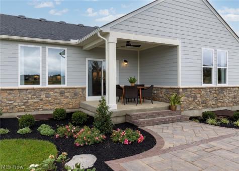 800 Colesbourne Circle Uniontown OH 44685