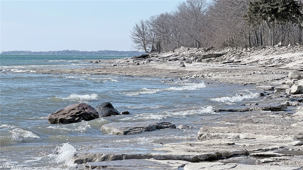 104 E Point Drive Kelleys Island OH 43438