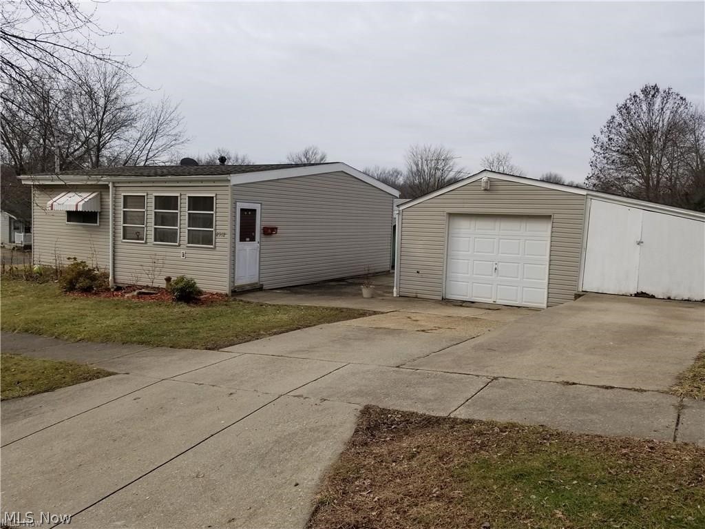 2912 Clearfield Avenue Akron OH 44314