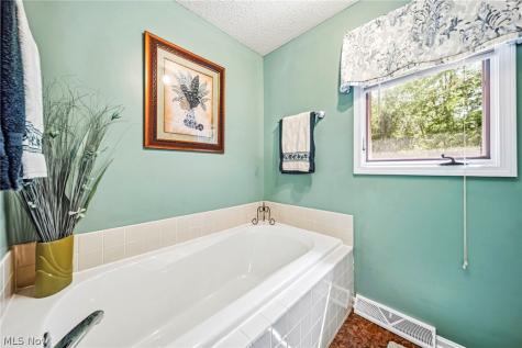 3173 Rosewood Oval North Royalton OH 44133
