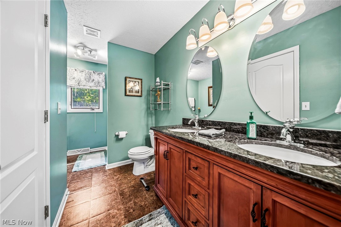 3173 Rosewood Oval North Royalton OH 44133