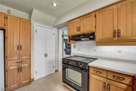 21439 Claythorne Road Shaker Heights OH 44122