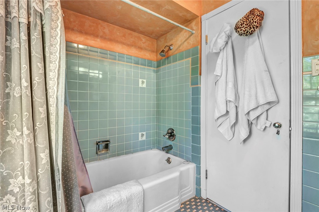 21439 Claythorne Road Shaker Heights OH 44122