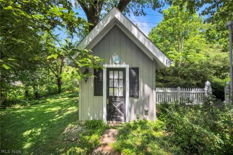 21439 Claythorne Road Shaker Heights OH 44122