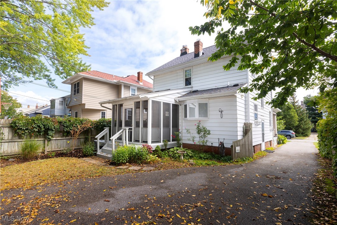 1314 Chase Avenue Lakewood OH 44107