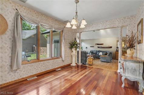 40 W Maple Drive Seville OH 44273