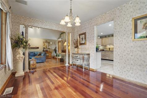40 W Maple Drive Seville OH 44273